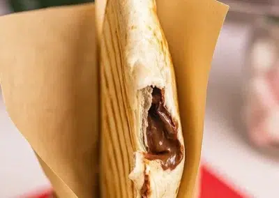 Wrap sucré avec garniture chocolatée.